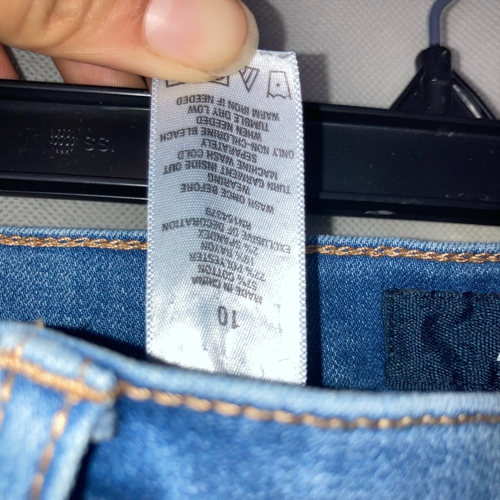 Jeans - Picture 2 of 3